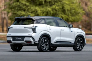 Xe được trang bị động cơ xăng 1.6L với công suất tối đa
